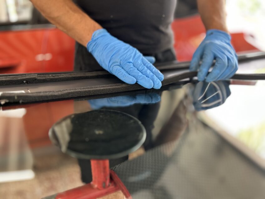 Professzionális szélvédőcsere az autouvegek.hu szélvédő javítás Budapest kínálatában